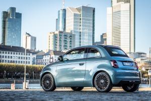 Fiat 500 Cabrio 2020 года 